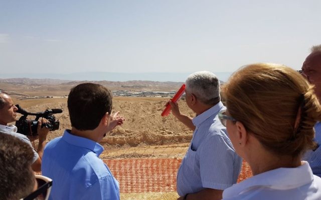 ​​Opposition leader Isaac Herzog, left, tours the West Bank settlement of Ma'ale Adumim with members of his Zionist Union faction on Thursday, May 19, 2017 (courtesy)