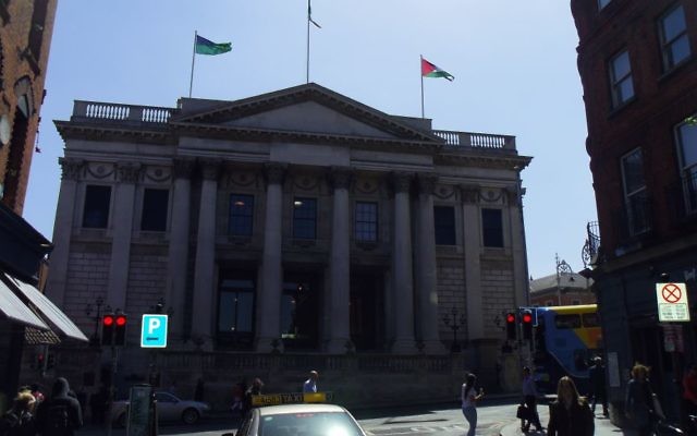 The Palestinian flag flies over Dublin's City Hall  for first time ever May 9, 2017 following a vote by the city council. (Michael Riordan/Times of Israel)