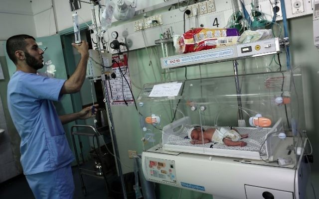 Illustrative image of a Palestinian nurse tending to a newborn at the neonatal intensive care unit at the UAE hospital in Rafah in the southern Gaza Strip on June 27, 2017. (SAID KHATIB / AFP)