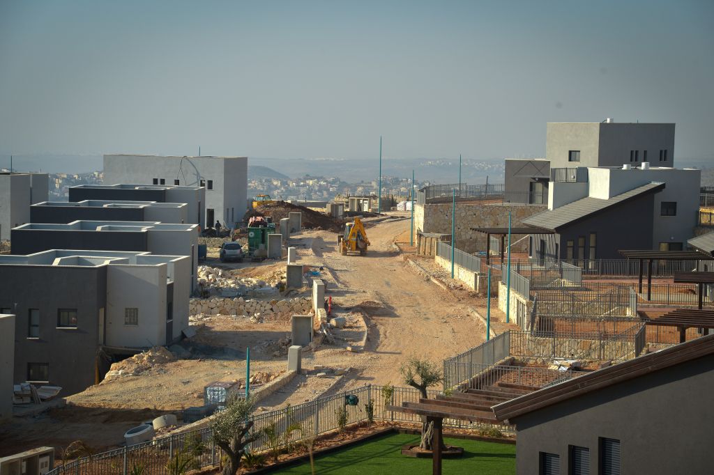 Construction of new buildings in the West Bank settlement of Na'ale,February 08, 2017. (Flash90) 