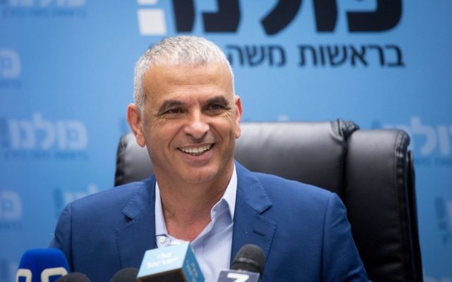 Kulanu leader Moshe Kahlon leads a faction meeting in the Knesset on May 8, 2017. (Miriam Alster/Flash90)