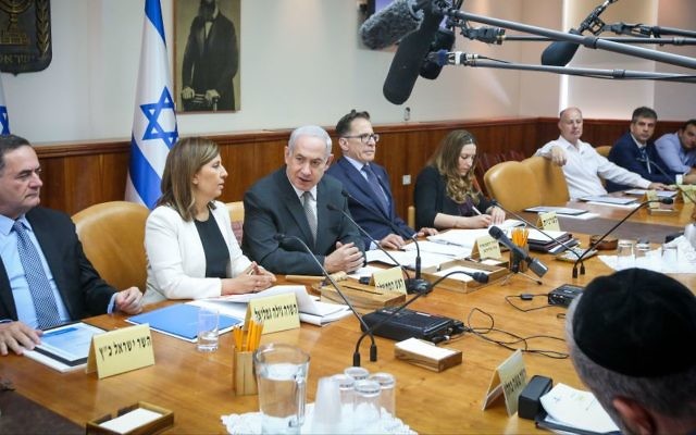 Prime Minister Benjamin Netanyahu leads the weekly cabinet meeting at the Prime Minister's Office in Jerusalem on June 11, 2017. (Marc Israel Sellem/POOL)