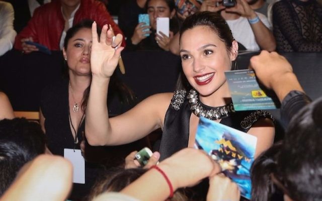 Israeli actress Gal Gadot signing autographs for fans during the 'Wonder Woman' premier in Mexico City, May 27, 2017. (Victor Chavez/WireImage via JTA)