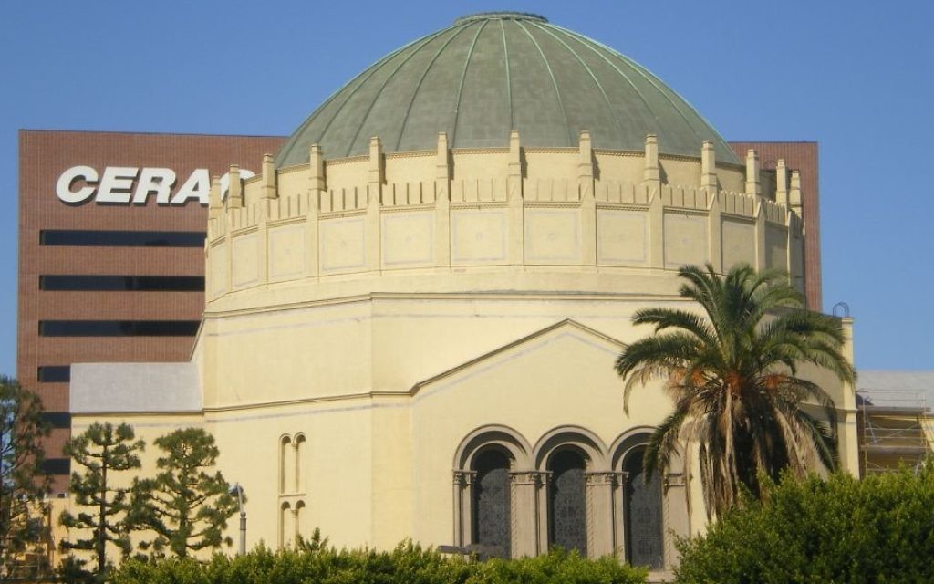 3 Los Angeles synagogues close on Shabbat over bomb threats