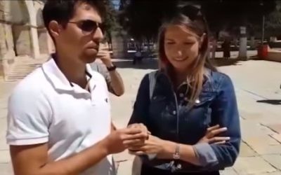 Students for the Temple Mount chairman Tom Nisani places a ring on the finger of his fiance Sarah Lurcat at the Temple Mount on June 29, 2017. (Screen capture: YouTube)