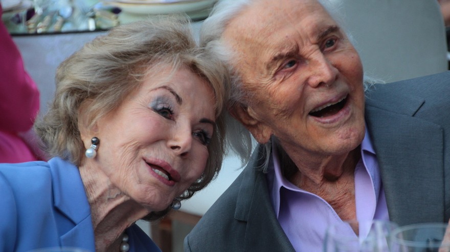Elektricien vergeven Verfijning How 100-year-old Kirk Douglas found true love | The Times of Israel