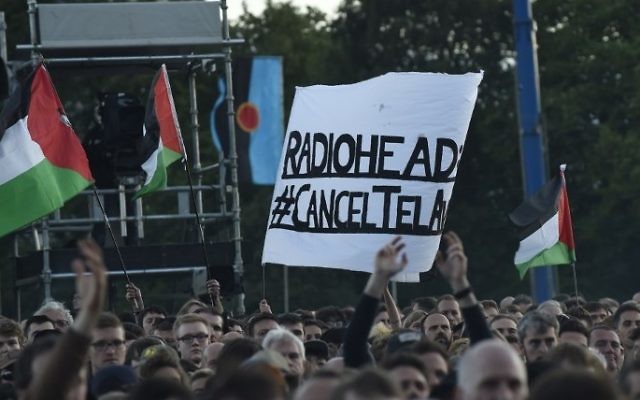 Pro-Palestinian supporters protest against Radiohead's planned concert in Tel Aviv at the TRNSMT music Festival in Glasgow, Scotland,  July 7, 2017.  (AFP/Digital/Andy Buchanan)