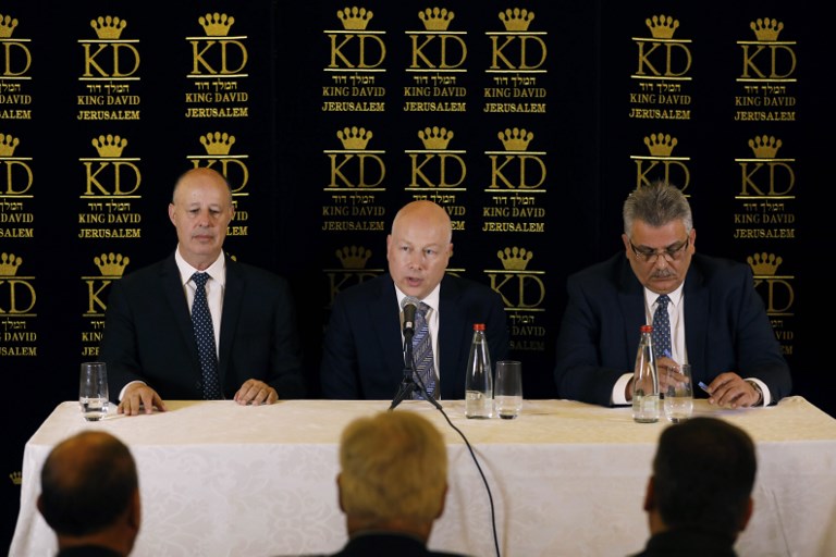 US President Donald Trump's Middle East envoy Jason Greenblatt, center, sits next to Israel's Regional Cooperation Minister Tzachi Hanegbi, left, and Mazen Ghoneim, right, head of the Palestinian Water Authority, during a news conference about a water-sharing agreement between Jordan, Israel and the Palestinian Authority, in Jerusalem, July 13, 2017. (AFP/POOL/RONEN ZVULUN)