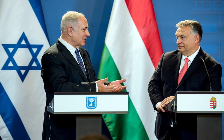 Prime Minister Benjamin Netanyahu (L) and his Hungarian counterpart Viktor Orban give a joint press conference at the parliament in Budapest, Hungary, on July 18, 2017 (AFP PHOTO / HUNGARIAN PRIME MINISTER'S OFFICE AND POOL / KAROLY ARVAI)