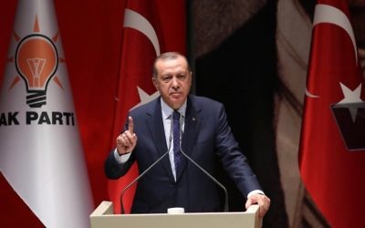 Turkish President Recep Tayyip Erdogan gesturing as he delivers a speech in Ankara, July 01, 2017. (AFP/ADEM ALTAN)
