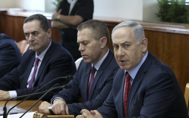 Prime Minister Benjamin Netanyahu (right), Public Security Minister Gilad Erdan (center) and Intelligence and Transportation Minister Yisrael Katz (left) during a cabinet meeting in Jerusalem in 2016, file photo (Amit Shabi/POOL/Flash90)