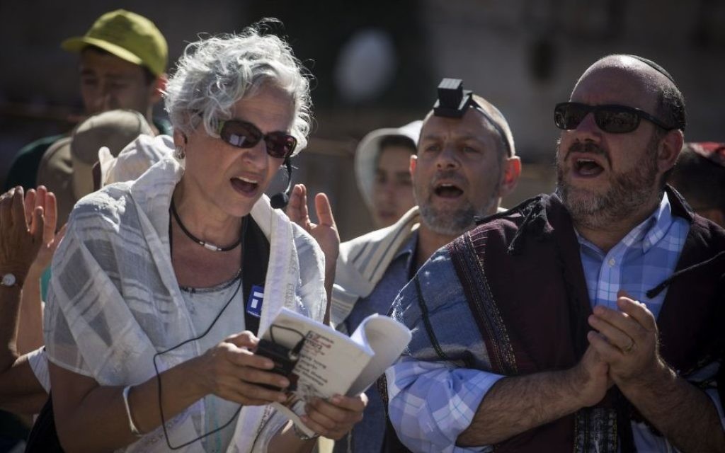 Rabbi Dr. Amy Wallk Katz (left) leads as Rabbi Steven Wernick (far right), CEO of the United Synagogue of Conservative Judaism, prays at the Western Wall plaza, in Jerusalem's Old City, on July 7, 2016. (Hadas Parush/Flash90)
