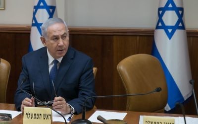 Benjamin Netanyahu attends the weekly cabinet meeting in Jerusalem on July 23, 2017. (Ohad Zweigenberg/POOL) 