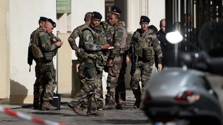 French soldiers gather at the scene of a suspected car-ramming attack on French soldiers on patrol in the Paris suburb of Levallois-Perret on August 9, 2017. (AFP Photo/Stephane De Sakutin)