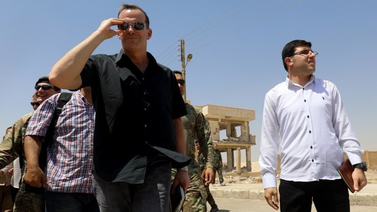 Brett McGurk (L), US special presidential envoy for the Global Coalition to Counter IS, arrives for a meeting with the Raqqa Civil Council on August 17, 2017, in the northern Syrian village of Ain Issa. (AFP Photo/Delil Souleiman)