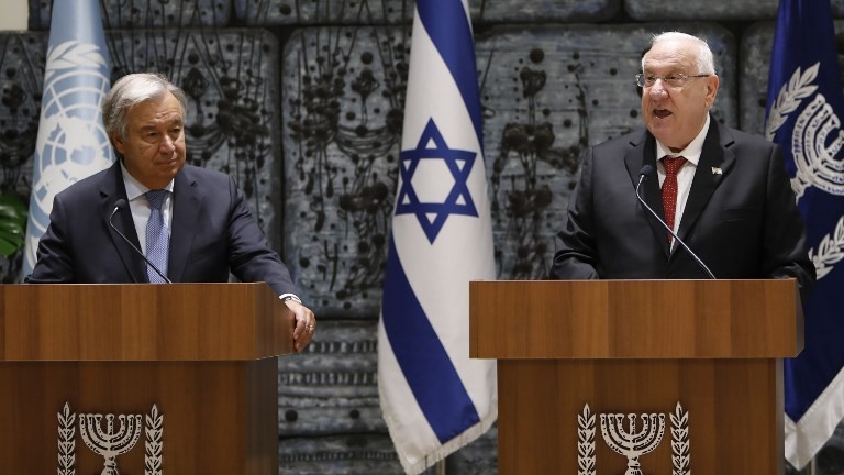 President Reuven Rivlin (R) and UN Secretary General Antonio Guterres speak to the press prior to their meeting at the President's Residence in Jerusalem on August 28, 2017. (AFP Photo/Gali Tibbon)