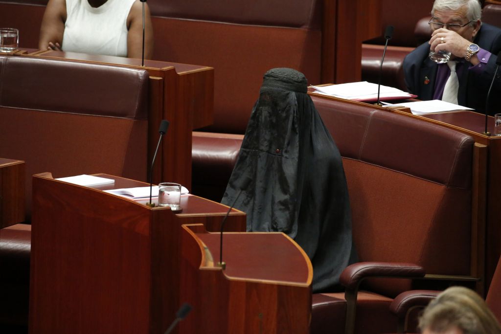 Charmerende Faktisk Vælge Anti-Muslim Aussie senator wears burqa in Parliament | The Times of Israel