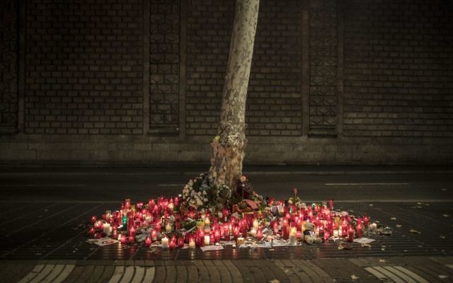 A memorial tribute of flowers, messages and candles to the van attack victims is seen on the historic Las Ramblas promenade, in Barcelona, Spain, August 20, 2017. (AP/Santi Palacios) 