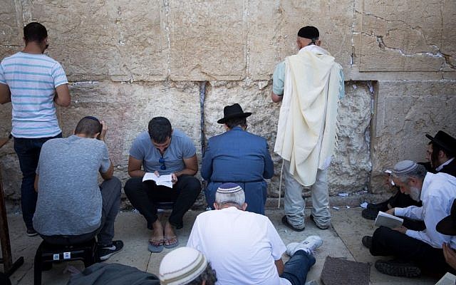 Jewish men pray at the Wall Western in the Old City of Jerusalem, August 1, 2017. (Yonatan Sindel/Flash90)