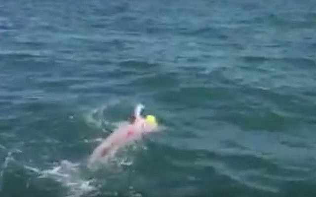 Israeli swimmer Avishag Turk swims across the English Channel on August 1, 2017. (Screen capture: YouTube)