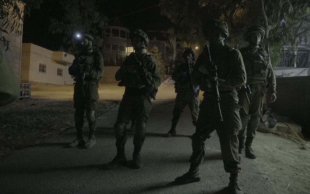 palestinian-tries-to-stab-soldier-during-west-bank-raid-is-shot-army-says