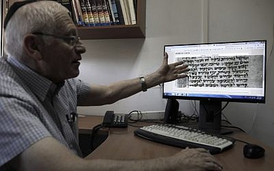 Gabriel Birnbaum, senior researcher at Historical Dictionary Project at Israel's Academy of the Hebrew Language in Jerusalem, shows an old Hebrew text on his personal computer at his office in Jerusalem, August 23, 2017. (AFP/MENAHEM KAHANA)