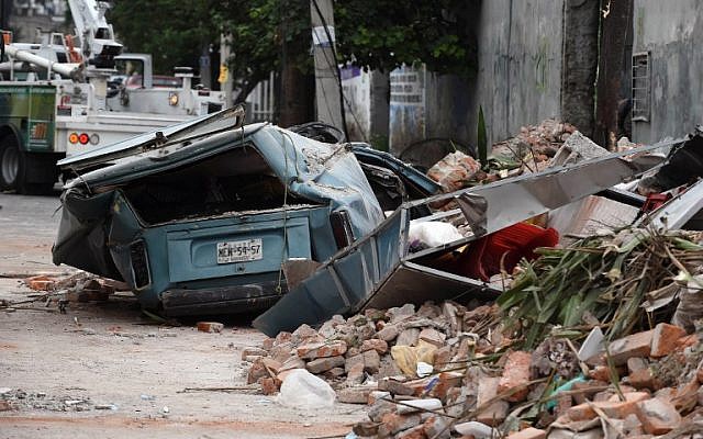 View of a street at the eastern area of Mexico City after a 8,2 earthquake on September 8, 2017. (AFP PHOTO / ALFREDO ESTRELLA)