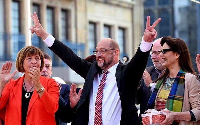 SPD chairman and candidate for Chancellor Martin Schulz attends an electoral meeting on the eve of the general elections, on September 23, 2017 in Aachen, western Germany. (AFP PHOTO / PATRIK STOLLARZ)