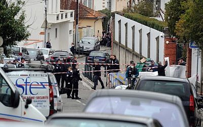 This file photo taken on March 19, 2012, in Toulouse, France, shows policemen marking the area in front of the Ozar Hatorah Jewish school where jihadist Mohammed Merah killed three children and a teacher. (AFP/Eric Cabanis)