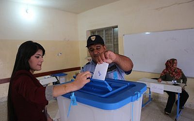 An Iraqi Kurdish policeman casts his ballot during the referendum on independence from Iraq in Irbil, Iraq, September 25, 2017. (AP/Khalid Mohammed)