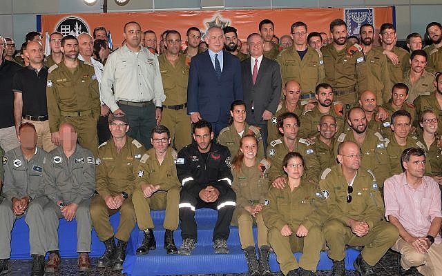 Prime Minister Benjamin Netanyahu is seen with the IDF delegation sent to Mexico to assist in search and rescue efforts following a major earthquake that hit the country, at a ceremony at Ben Gurion International Airport on September 28, 2017.(Amos Ben Gershom/GPO/Flash90)
