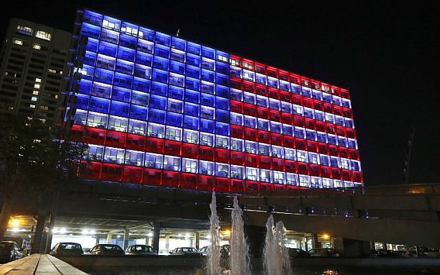 Tel Aviv city hall, lit up in the colors of the American flag to honor the victims of the mass shooting in Las Vegas, on October 2, 2017. (AFP Photo/Jack Guez)