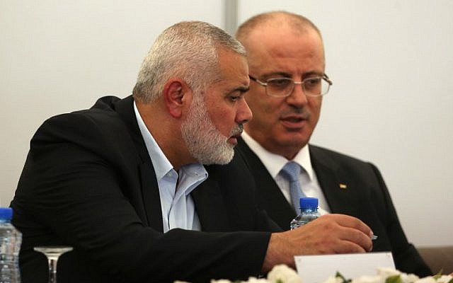 Hamas's overall leader Ismail Haniya (L) and Palestinian Prime Minister Rami Hamdallah are seen together at Haniya's office in Gaza City on October 3, 2017. (AFP PHOTO / MOHAMMED ABED)