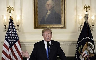 US President Donald Trump speaks about the Iran deal from the Diplomatic Reception room of the White House in Washington, DC, on October 13, 2017. (AFP PHOTO / Brendan SMIALOWSKI)