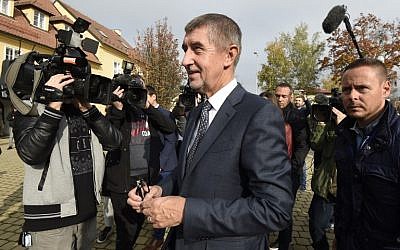 Czech billionaire Andrej Babis, chairman of the ANO movement (YES), talks to the media after voting at a polling station during the first day of the Czech elections on October 20, 2017 in Pruhonice, Central Bohemia. (AFP PHOTO / MICHAL CIZEK)