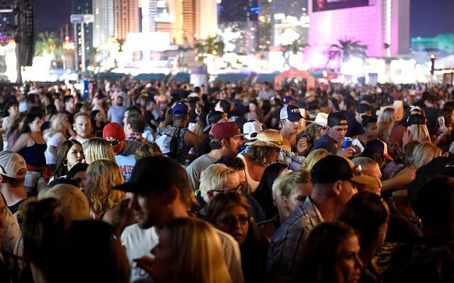 A crowd of people at the Route 91 Harvest country music festival after gunfire was heard on October 1, 2017, in Las Vegas, Nevada. (David Becker/Getty Images/AFP)