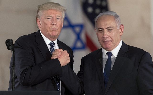 Prime Minister Benjamin Netanyahu, right, and US President Donald Trump shake hands at the Israel Museum in Jerusalem, May 23, 2017. (AP/Sebastian Scheiner)