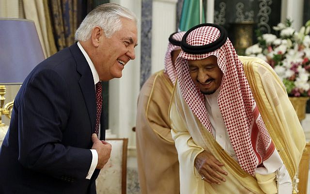 US Secretary of State Rex Tillerson (left) and Saudi King Salman speak before their meeting, October 22, 2017, in Riyadh, Saudi Arabia. (AP Photo/Alex Brandon, Pool)