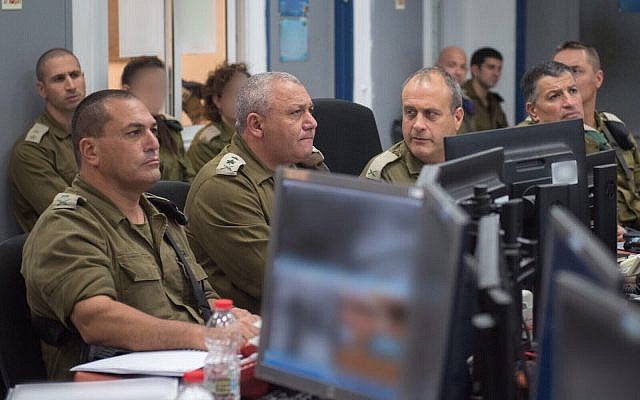 From left, Southern Command chief Maj. Gen. Eyal Zamir, IDF Chief of Staff Gadi Eisenkot, Gaza Division commander Brig. Gen. Yehuda Fuchs and Coordinator of the Government's Activities in the Territories Maj. Gen. Yoav Mordechai hold a situational assessment meeting near the Gaza border on October 31, 2017. (Israel Defense Forces)