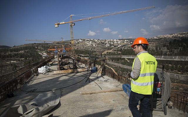 Construction of a bridge going over Emek HaArazim outside Jerusalem, for the Jerusalem-Tel Aviv fast train, seen on December 20, 2015. (Hadas Parush/Flash90)