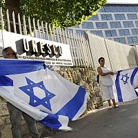 French Jews hold Israeli flags, as they take part at a demonstration against UNESCO, near the cultural agency's Paris headquarters, July 17, 2017. (Serge Attal/Flash90)