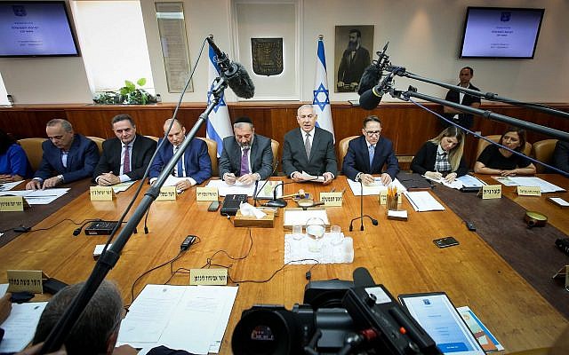 Prime Minister Benjamin Netanyahu heads the weekly cabinet meeting at the Prime Minister's Office in Jerusalem on September 3, 2017. (Marc Israel Sellem/Pool)
