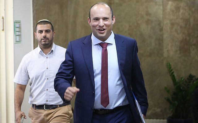 Education Minister Naftali Bennett arrives for the weekly cabinet meeting at the Prime Minister's Office in Jerusalem on October 15, 2017. (Alex Kolomoisky/Pool)