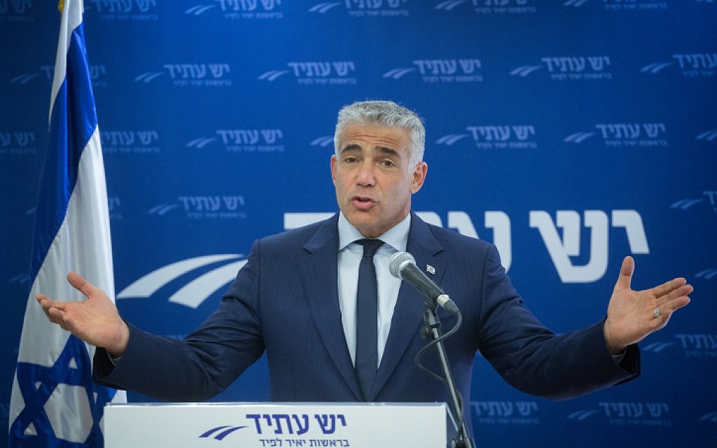 Head of the Yesh Atid party Yair Lapid leads a faction meeting at the Knesset on October 23, 2017. (Miriam Alster/Flash90)