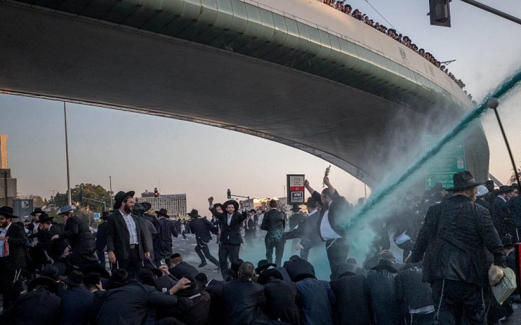 Police spray water to try and disperse a protest by ultra-Orthodox Jews against the conscription of members of their community to the IDF at the entrance to Jerusalem on October 23, 2017. (Yonatan Sindel/Flash90)