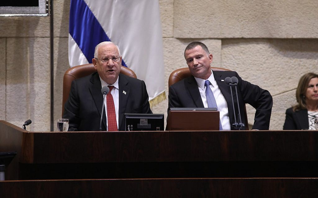 President Reuven Rivlin addresses the Knesset, next to its speaker Yuli Edelstein, during the opening of the parliament's winter session on October 23, 2017. (Knesset)