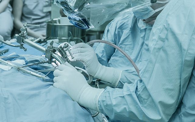 Illustrative image of surgery (vizualni/Getty Images)