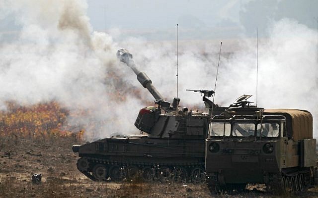 Israeli soldiers take part in a mobile artillery exercise near the border with Syria in the Golan Heights on November 19, 2017. (AFP PHOTO / JALAA MAREY)