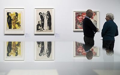 Two visitors in front of the paintings 'Junges Paar' (l), and 'Diskussion' of German painter Emil Nolde, in the exhibition 'Status Report  Gurlitt. degenerate art -- confiscated and sold'  in the Kunstmuseum in Bern, Switzerland, November 1, 2017. (Peter Klaunzer/Keystone via AP)