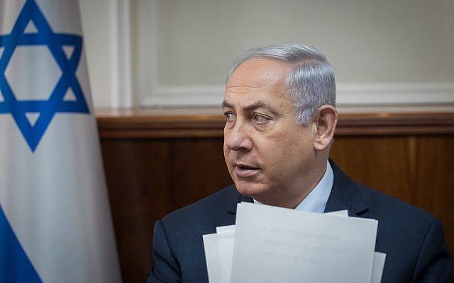Prime Minister Benjamin Netanyahu attends the weekly cabinet at the Prime Minister's Office in Jerusalem on October 29, 2017. (Ohad Zwigenberg/Pool/Flash90)